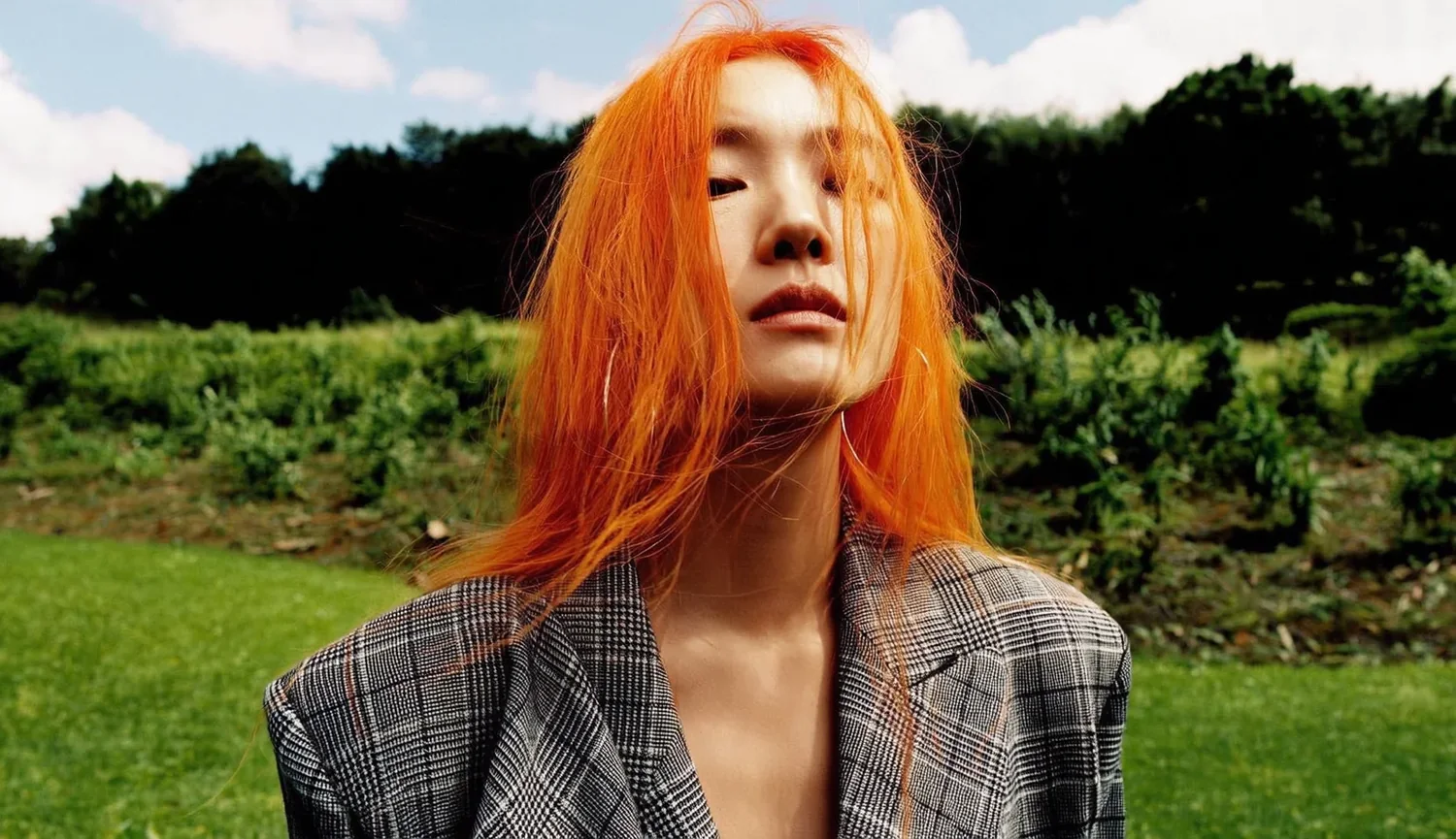 Copper hair, open air